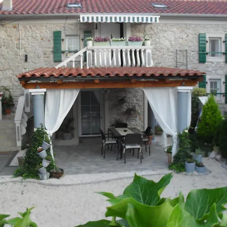 In Zaton * Zaton (Zadar)